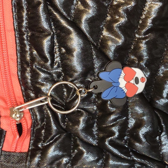 BIOWORLD๐ DISNEY Minnie Mouse Quilted Backpack - Picture 10 of 15